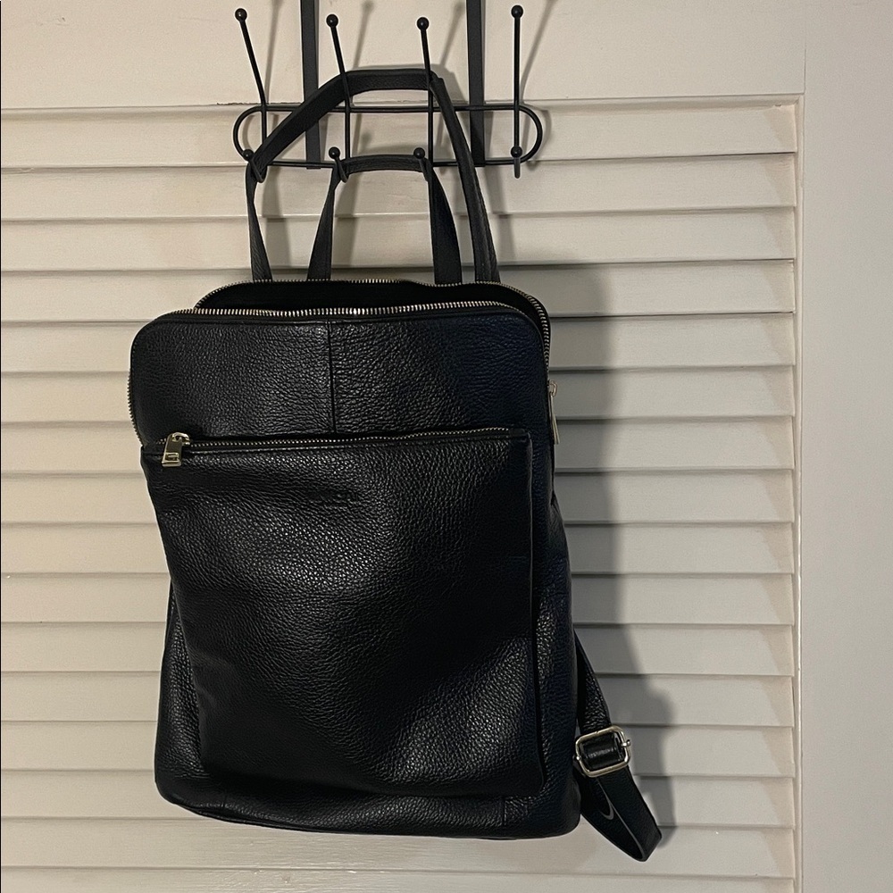 Unica Firenze Elegant Black Pebble Leather Women's Convertible Backpack